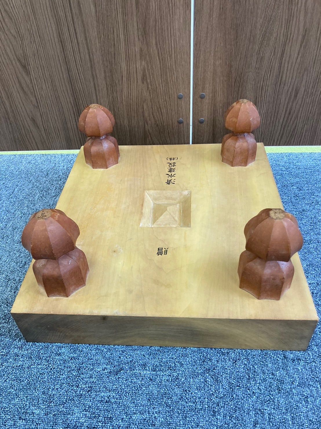 ☆日本産本榧脚付き碁盤5.4寸 木裏板目17kg SET189】日向産本榧 木裏