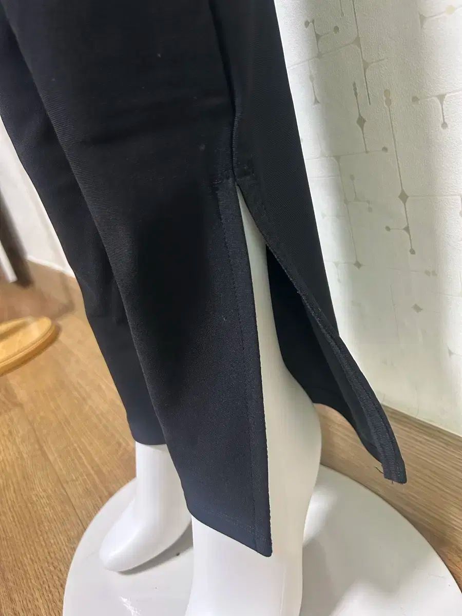 - 品