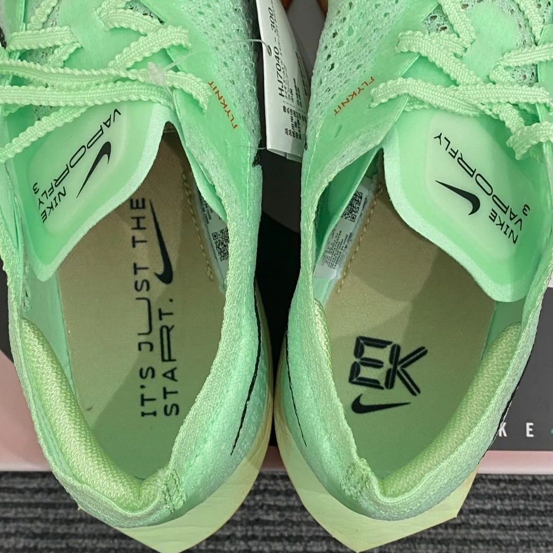 NIKE - ☆新品未使用☆ナイキ(NIKE)ズームXヴェイパーフライネクスト３% EK 新品未使用 ナイキ（NIKE）ズームXヴェイパーフライネクスト3