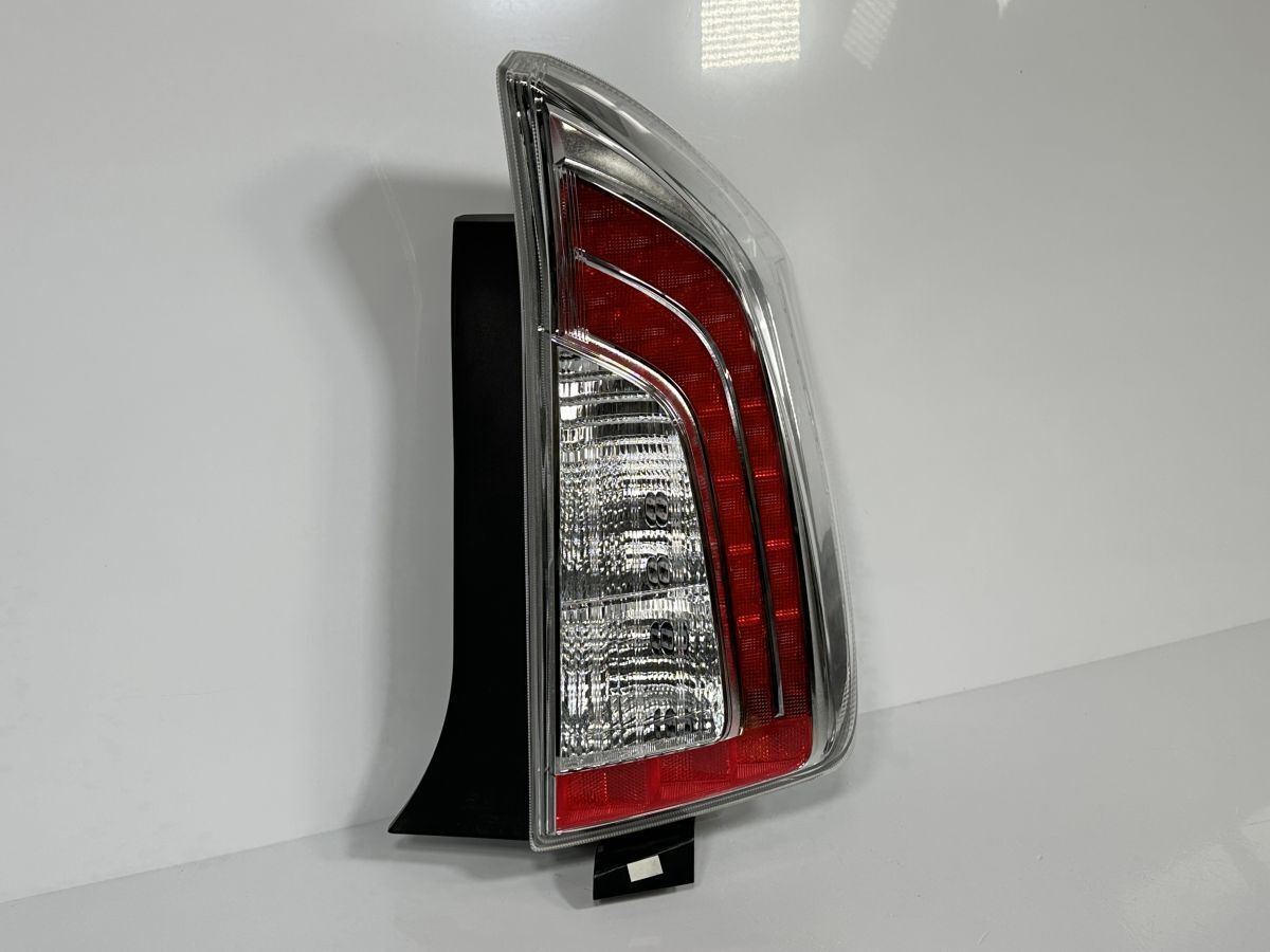 破損なし 低走行 プリウス ZVW30 後期 純正 右テールランプ 下側ブラケット付 LED シルバー 81550-47170 81551-47170 47-55 管理28064 FFCRYSTALESIA_COM