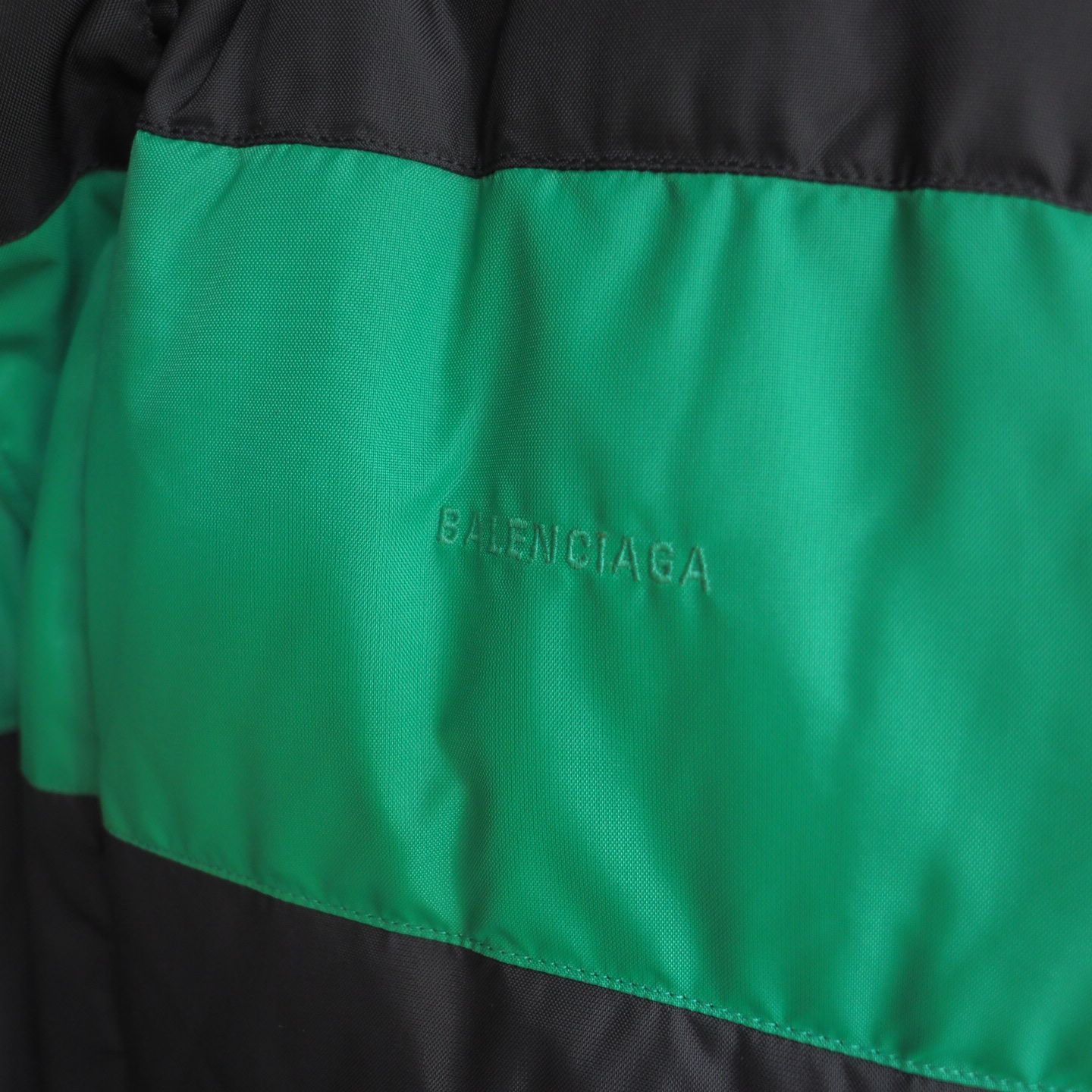 極美品定価31万☆ バレンシアガ BALENCIAGA ボーダー ダウン