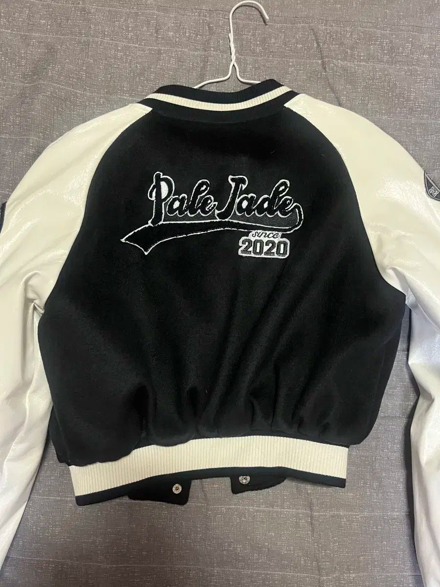 ペイルジェイド スタジャン ジャケット