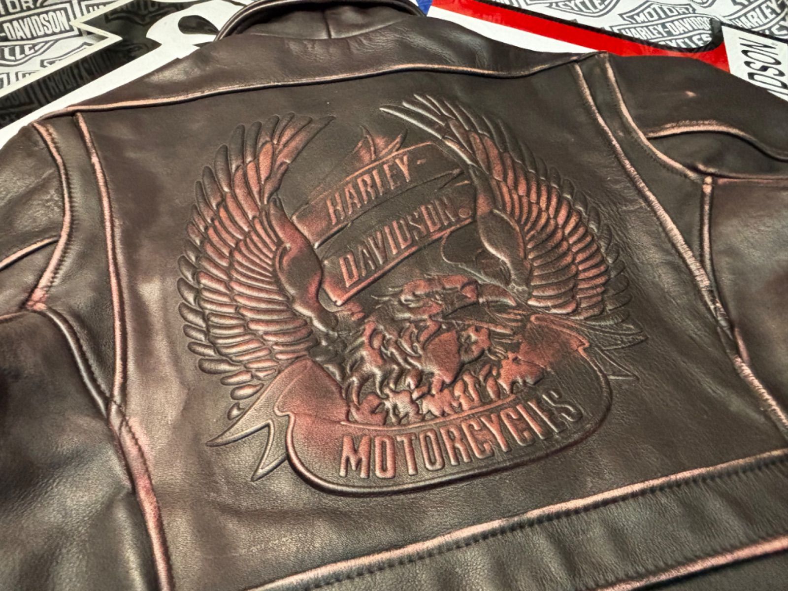 ⭐️Harley-Davidson ⭐️背面3D立体エンボス加工・エンブレム本革製