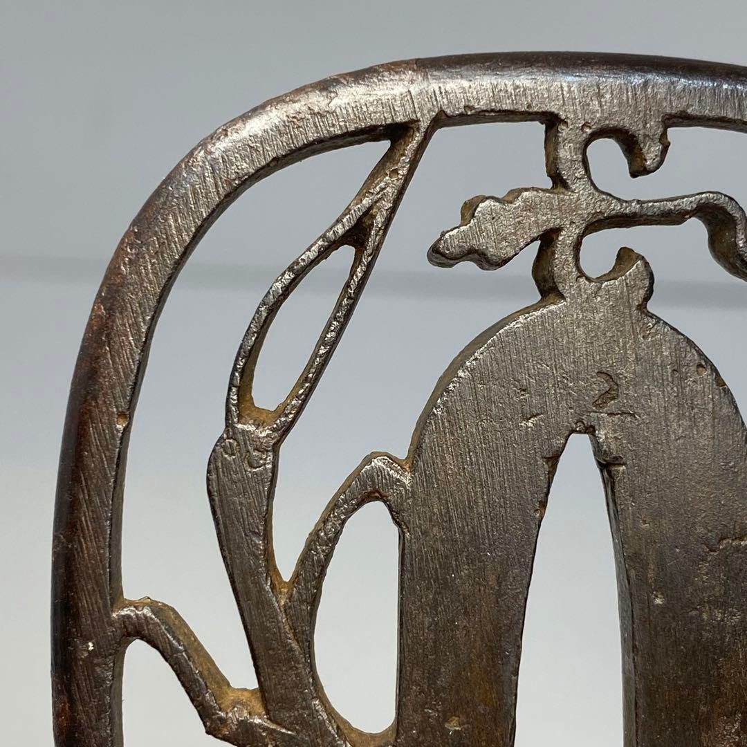 小物１ 花弁型 鉄製 鍔(つば) 錆色 小物1 花弁型 鉄製 鍔(つば) 錆色 花と葉のデザイン 鍔(つば) 鉄