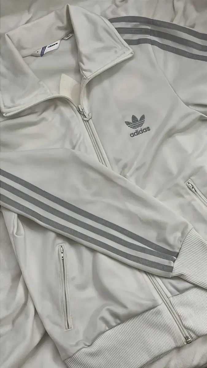 限定アイテム入荷。 アディダス ファイヤーバード ホワイトシルバー トラックジャージ 一般家庭用