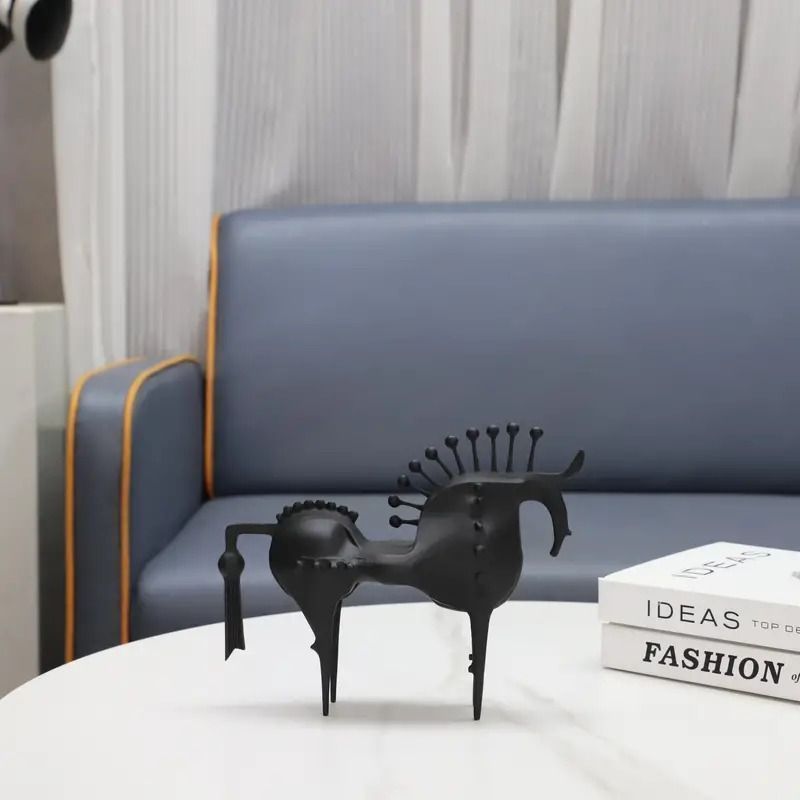 馬の置物 黒い馬 フィギュア 卓上 デコレーション インテリア 雑貨 装飾品 オーナメント オブジェ 馬 置き物 装飾 動物の置物 モダン クリエイティブ シンプル アート 北欧 おしゃれ スタイリッシュ デスク装飾 トランペット