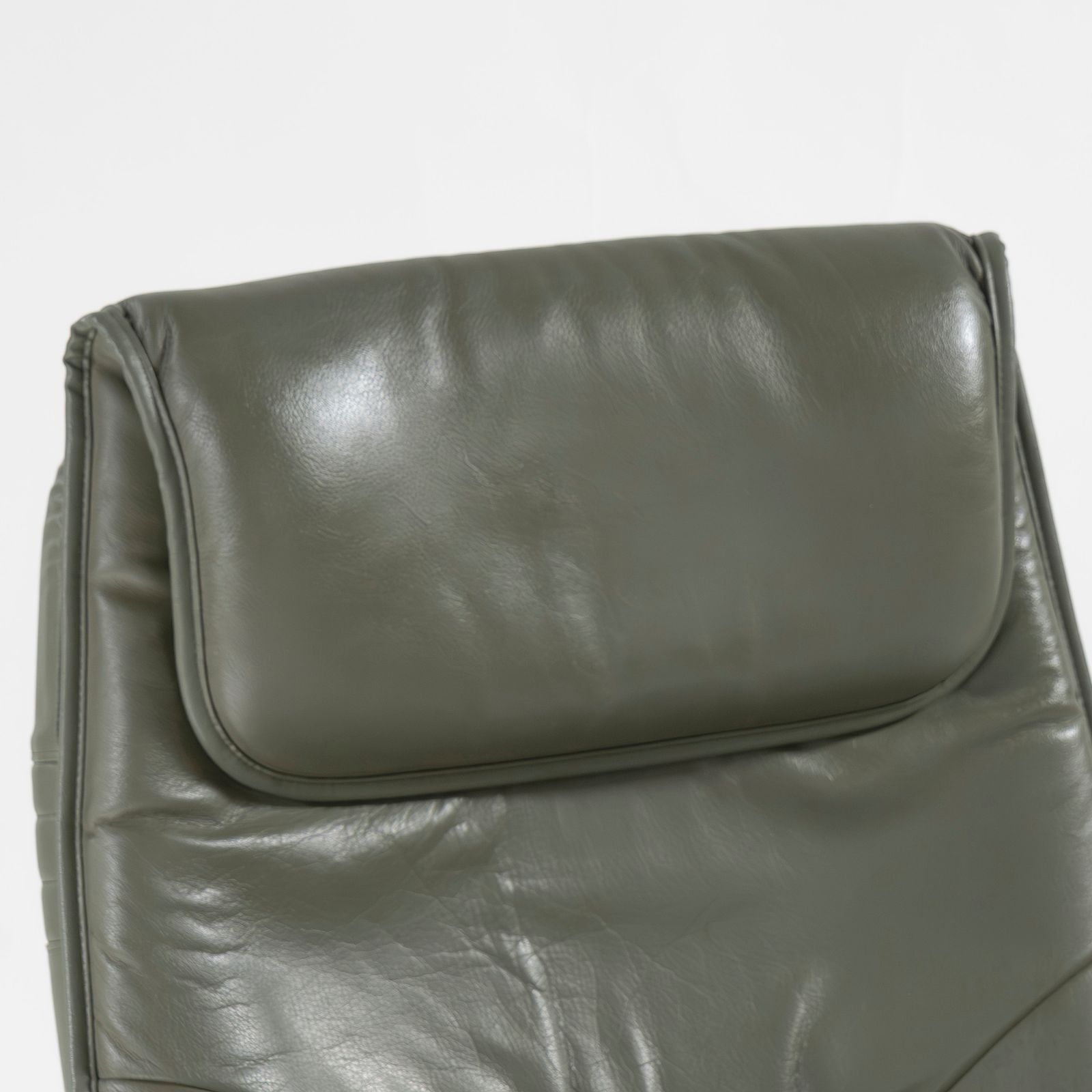 RU56 オットマン付