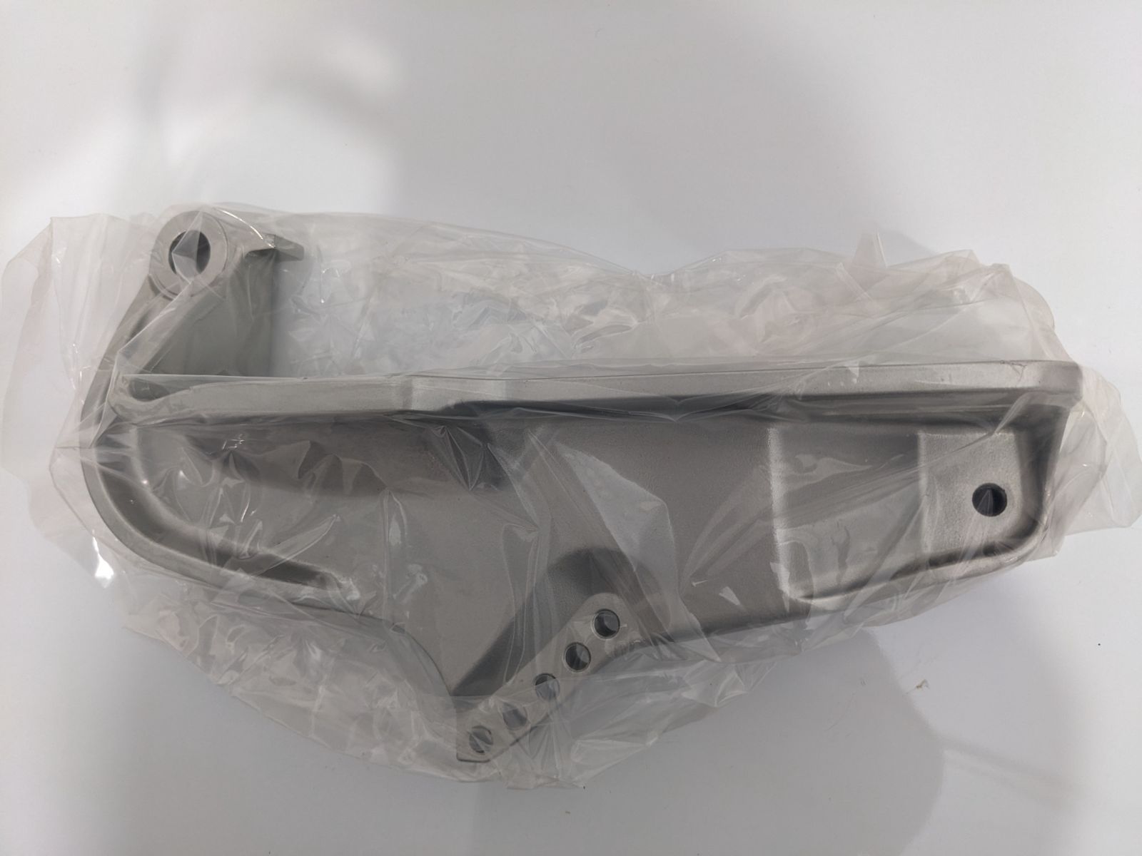 注目ショップ ホンダ船外機】ポートスターンブラケット 部品番号50301-ZV5 外装品