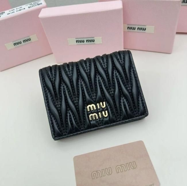 新品✨ MIU MIU ミュウミュウ 二つ折り財布 ブラック レデイース財布