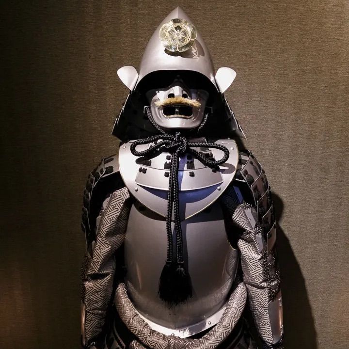 織田信長 甲冑 織田木瓜紋前立南蛮兜銀塗南蛮胴具足 中古 - メルカリ