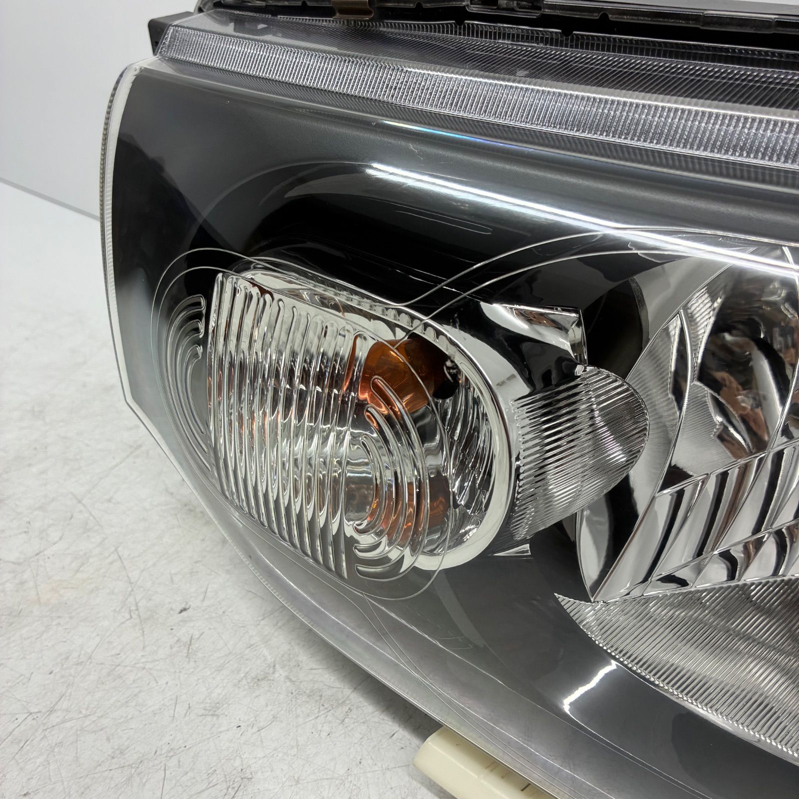 Y 美品【コーティング済】日産 Z12 NZ12 キューブ ヘッドライト ランプ