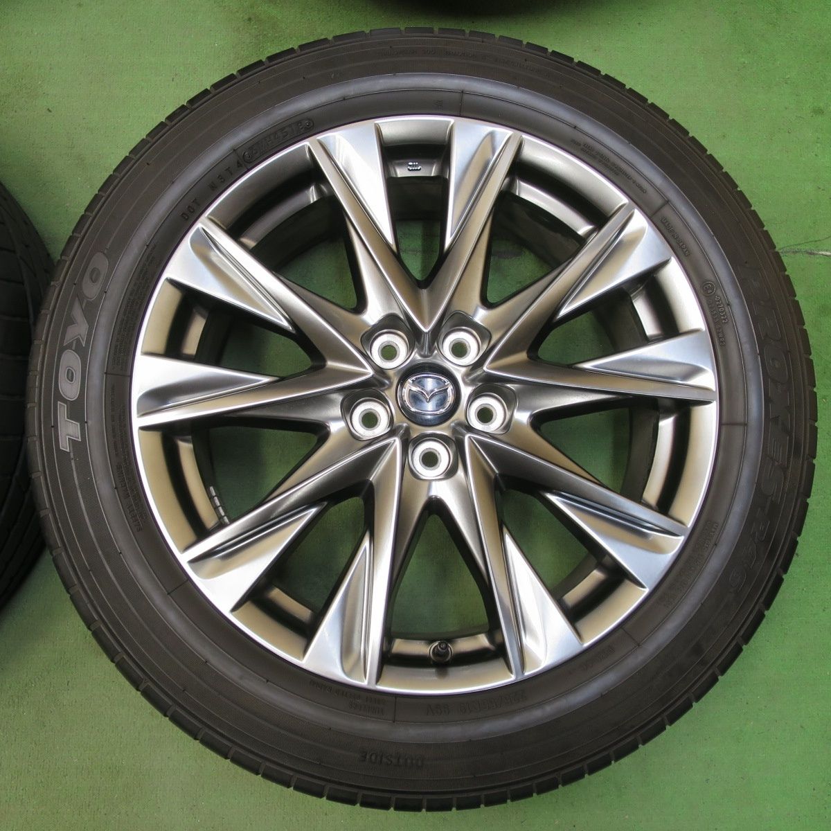 バリ溝！キレイ！8.5分☆マツダ CX-8 純正 225/55R19 トーヨー