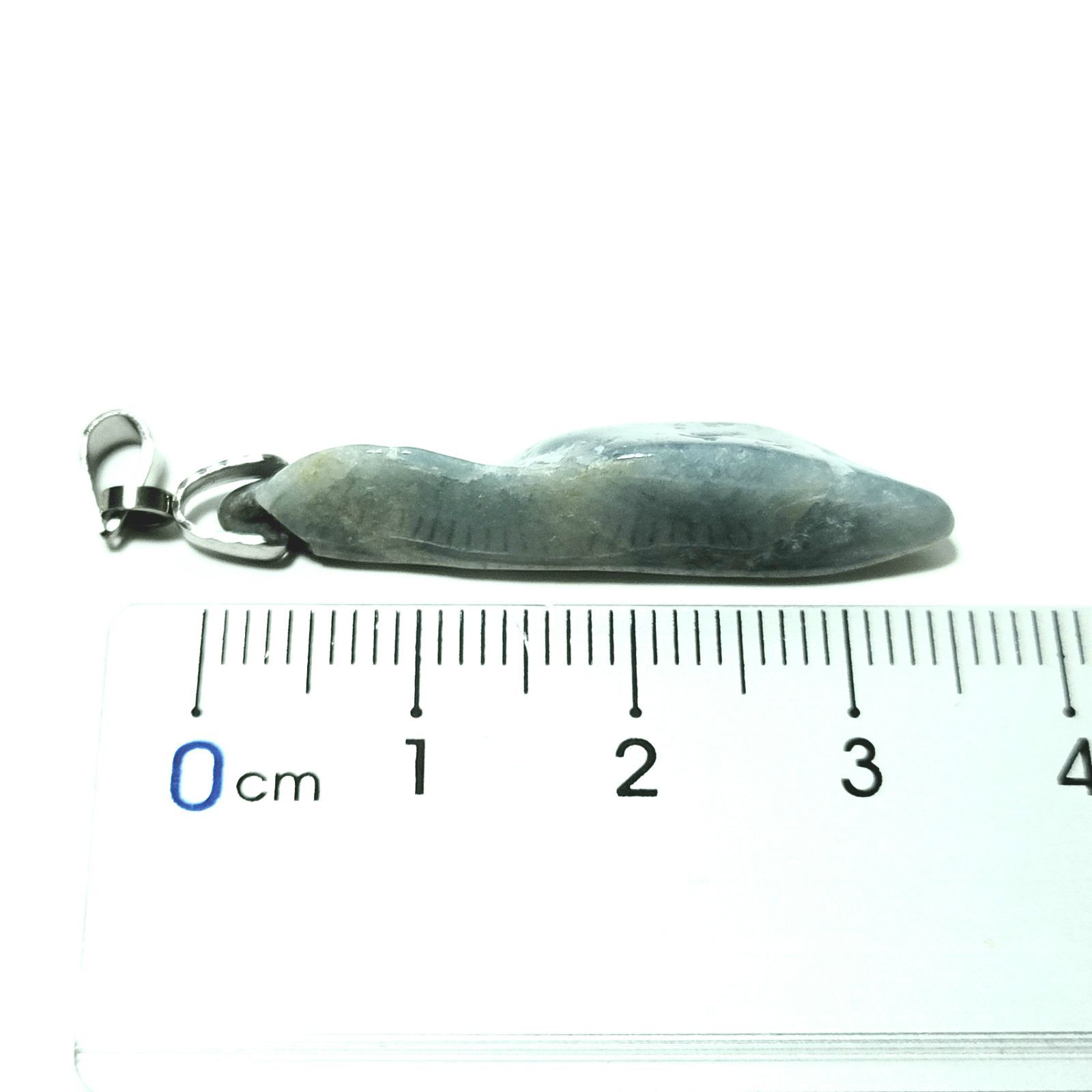 【専用】コン沢翡翠　ペンダントトップとマニア向け勾玉 入コン沢原石ペンダントトップ:糸魚川翡翠:金具(ｽﾃﾝﾚｽ)付ms