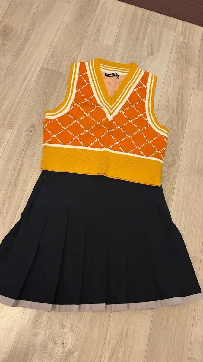 J.LINDEBERG(J.リンドバーグ) オファー スモール ベスト Jリンドバーグ