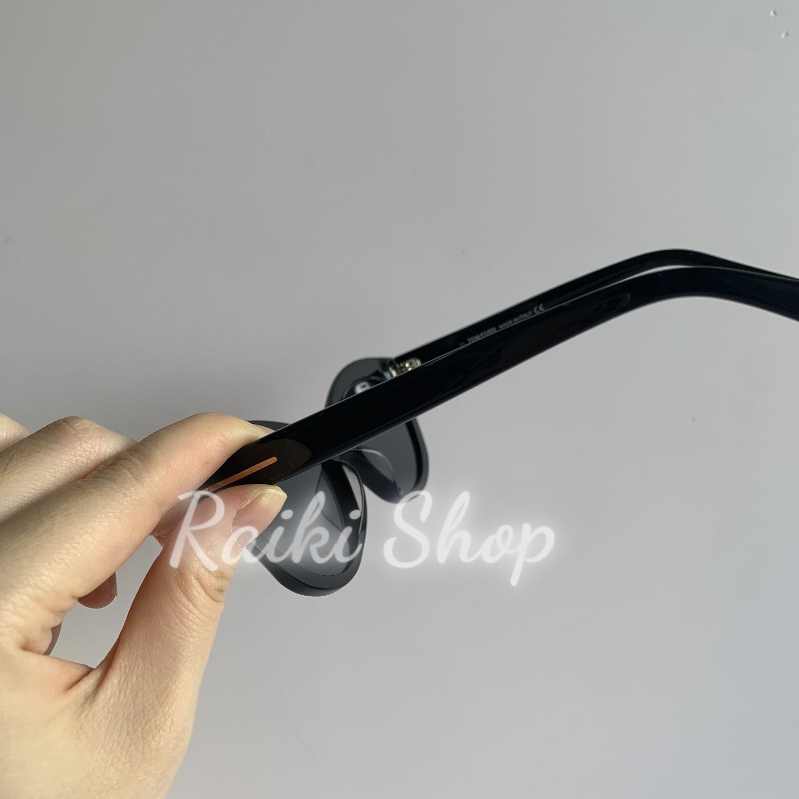 TOM FORD EYEWEAR トムフォード キャットアイサングラス FT1111