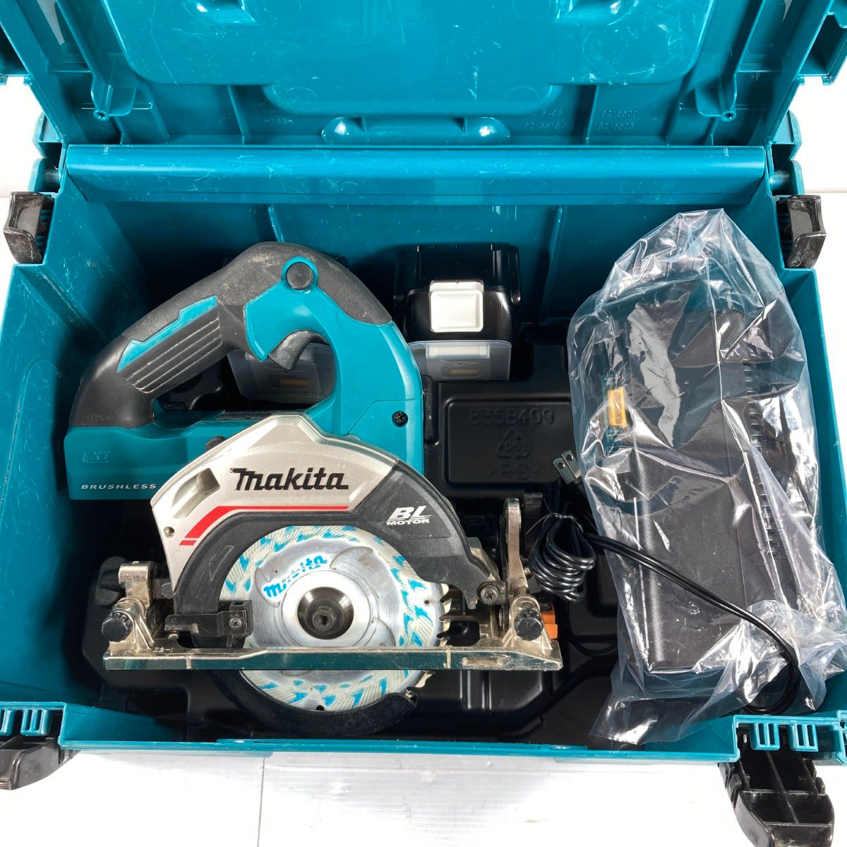 ＊＊MAKITA マキタ 18V 125mm 充電式マルノコ バッテリx2個 充電器 ケース付 PSEマークあり HS474D ブルー