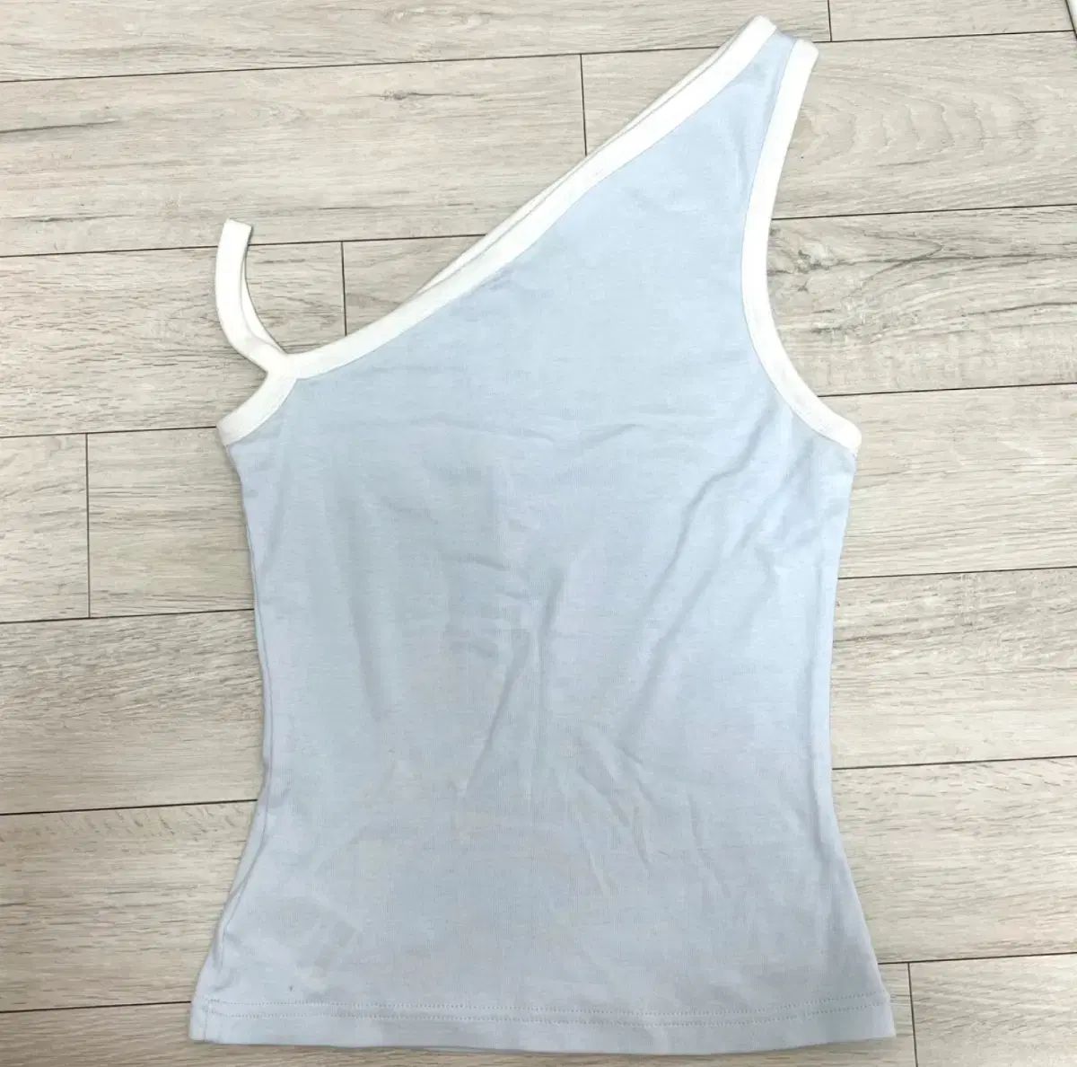ほぼ新品 Courreges(クレージュ) 片方オフショルダー トップス