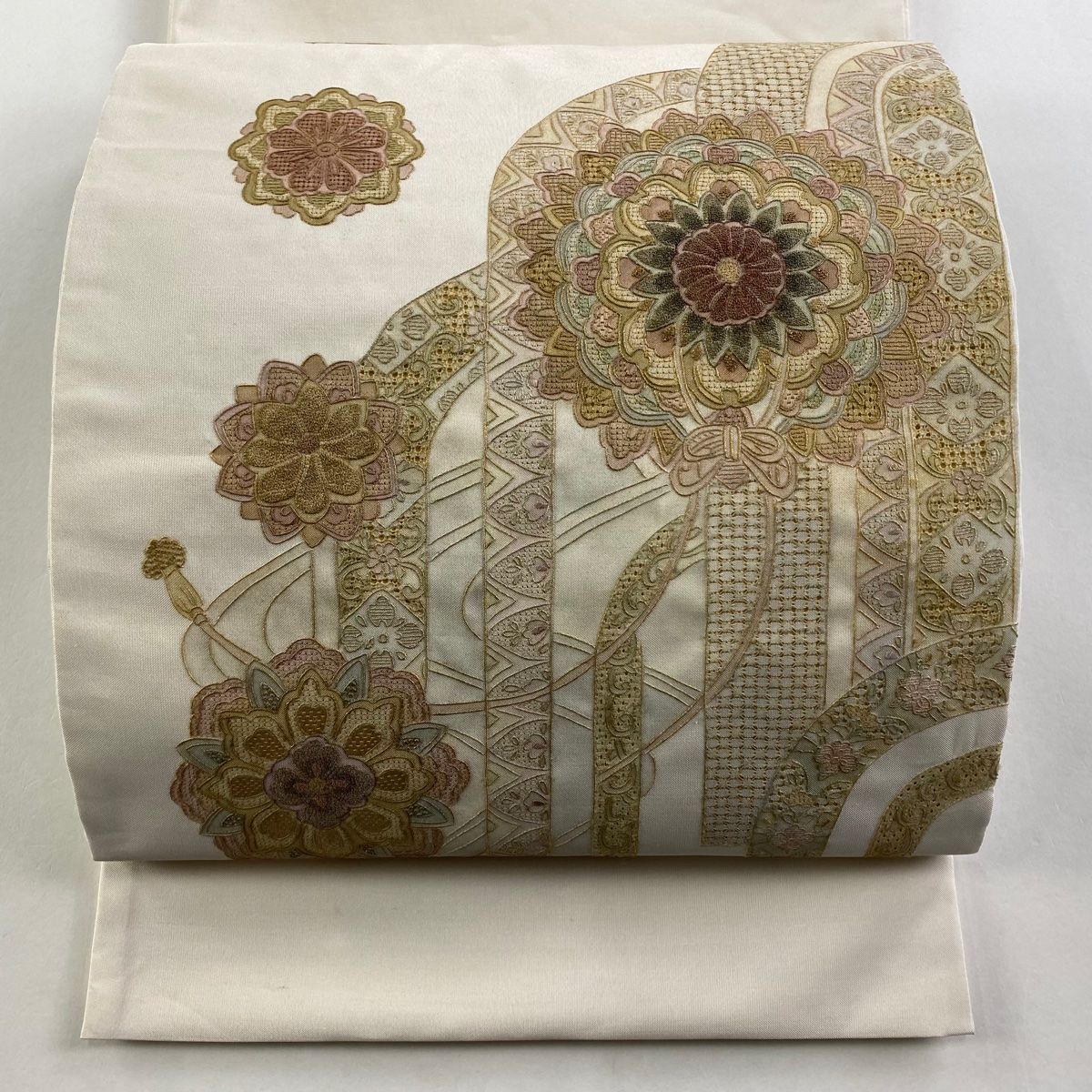 刺繍 袋帯 お太鼓柄 金糸 正絹 袋帯 秀品 華文 組紐 刺繍 金糸 クリーム お太鼓柄 正絹 【中古