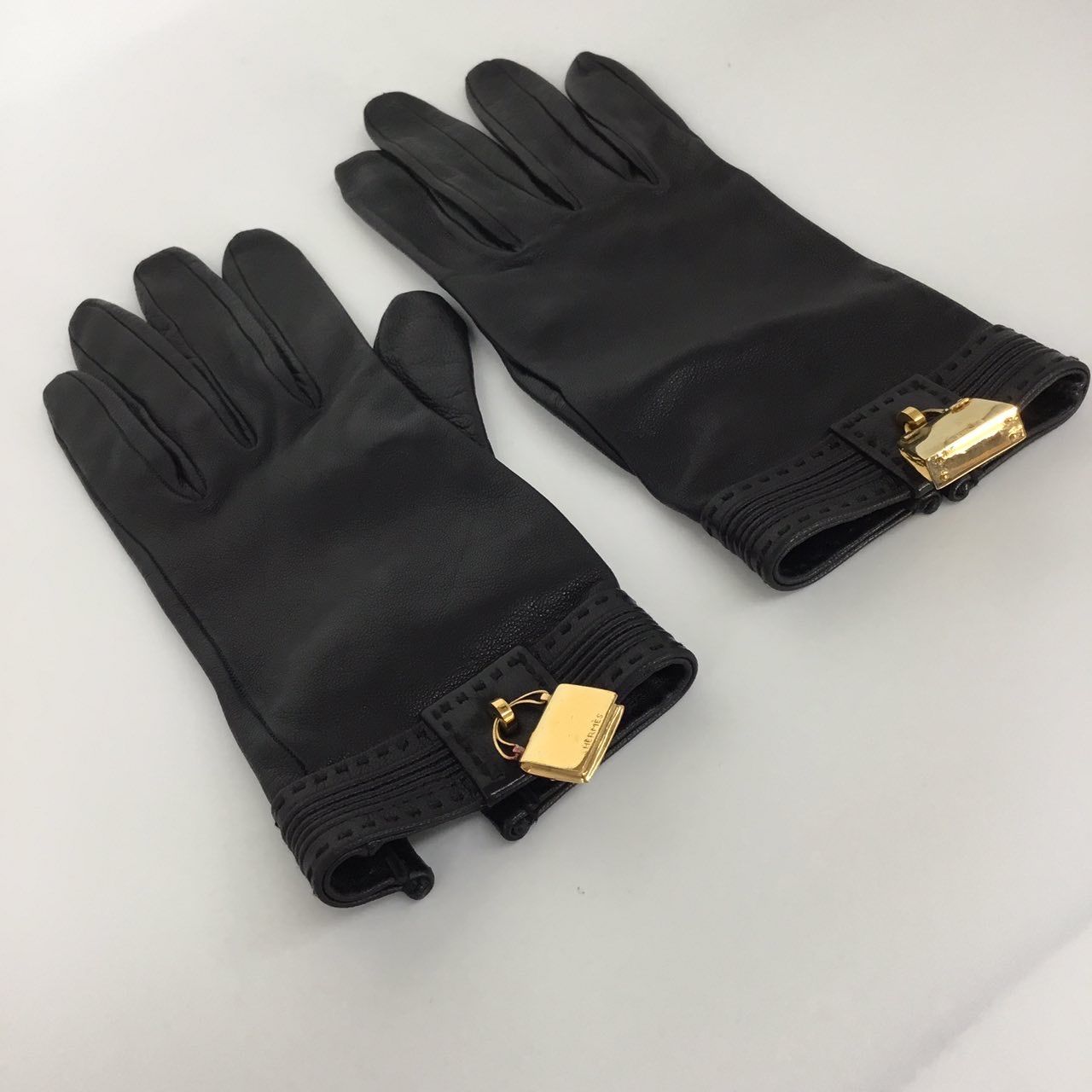 【HERMES エルメス】手袋　ケリーチャーム　コンスタンスチャーム レザー エルメス グローブ ケリー コンスタンス チャーム付き ラム