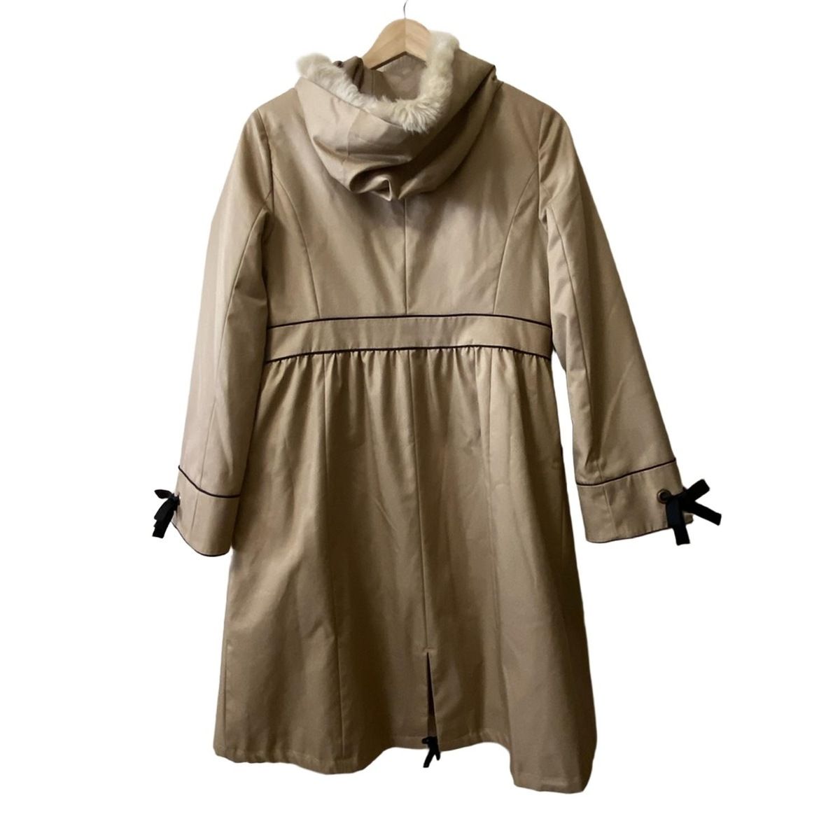 TOCCA トッカ コート サイズ4 S レディース - アイボリー 長袖 フェイクファー ジップアップ 秋 冬