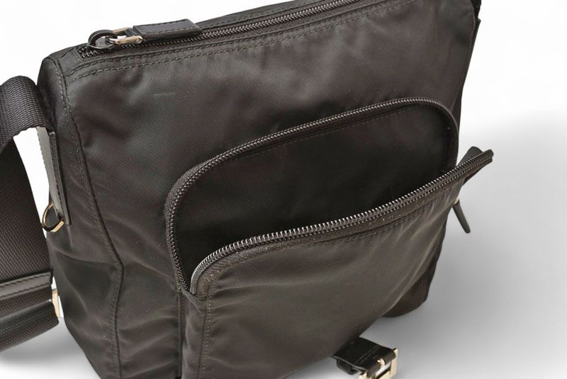 クロスボディバッグ ナイロン