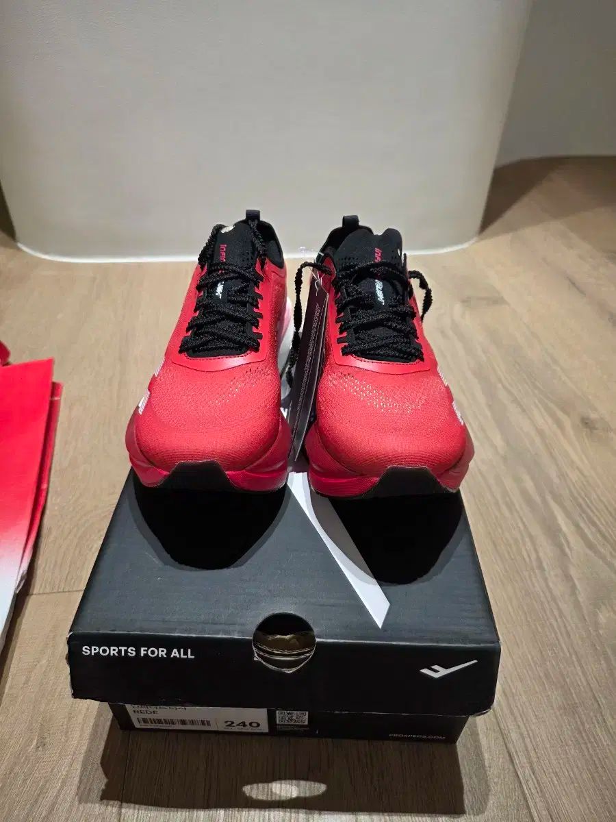 インフィニット ラッシュ PROSPECS ランニングシューズ レッド 240mm OLIVEOS_COM_TR