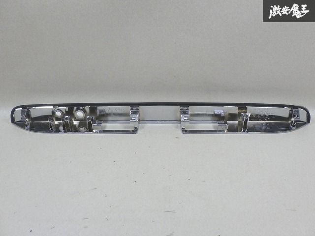 ハイエース　純正リアメッキガーニッシュ　新車外し トヨタ TOYOTA（トヨタ）純正部品 200系ハイエース リヤ
