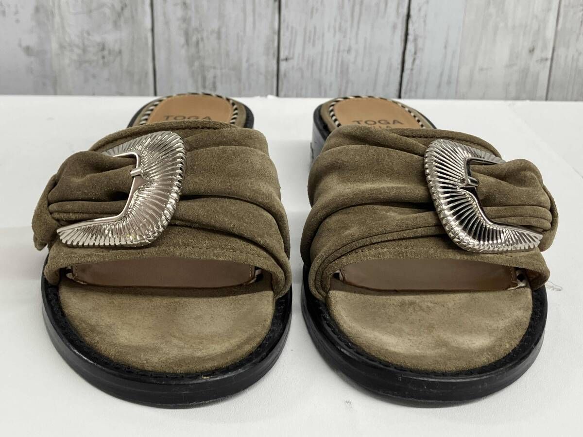 TOGA PULLA × STUDIOUS METAL SANDALトーガプルラ メタルサンダル カーキ スウェードAJ964E サイズ36
