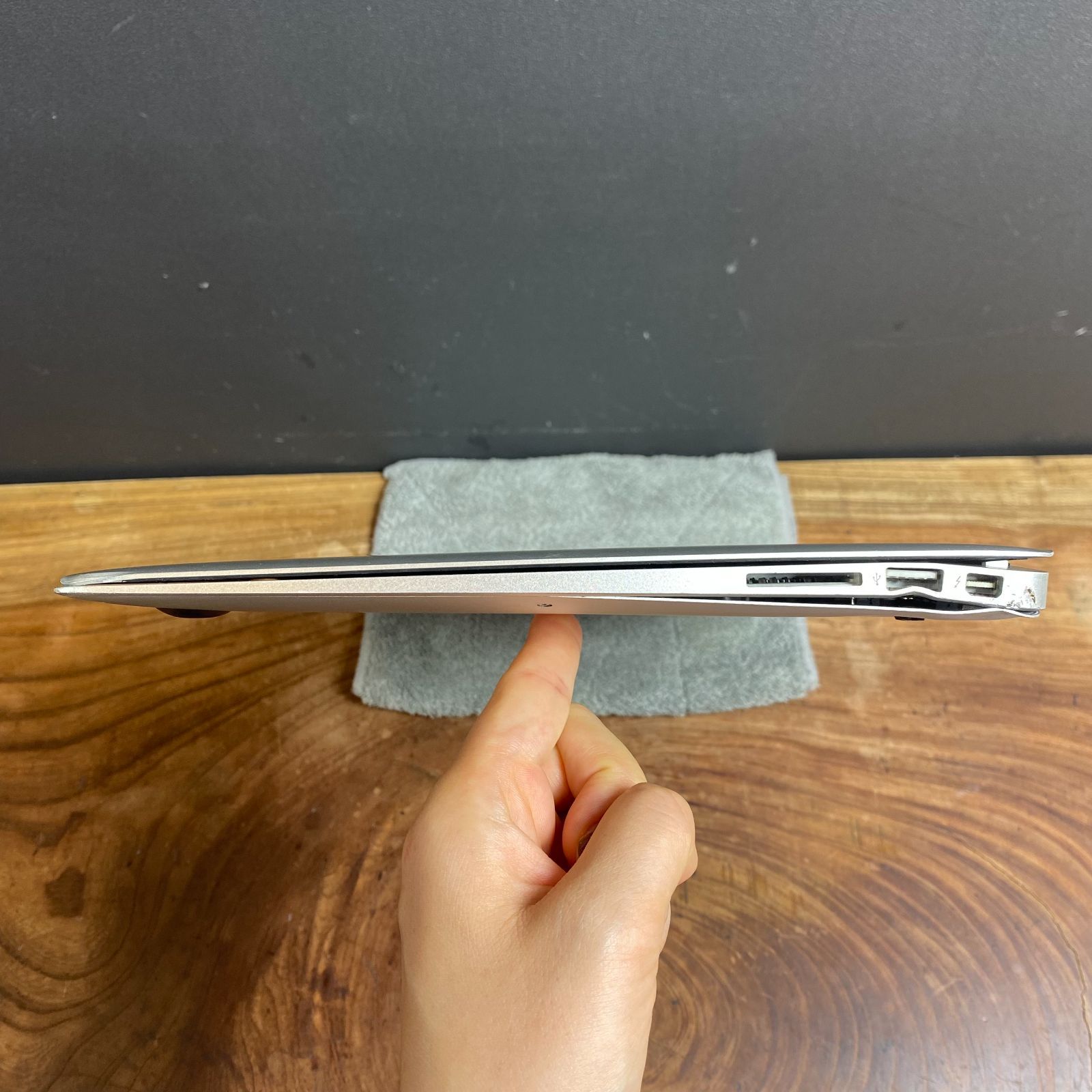 ［ジャンク品］Apple MacBook Air 13inch 2013/503 ジャンク品］Apple MacBook Air 13inch 2013/503 - メルカリ