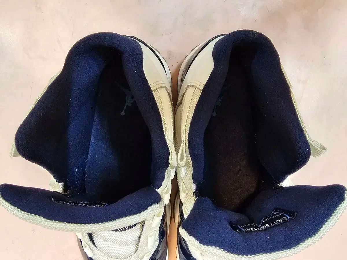 バスケットシューズ