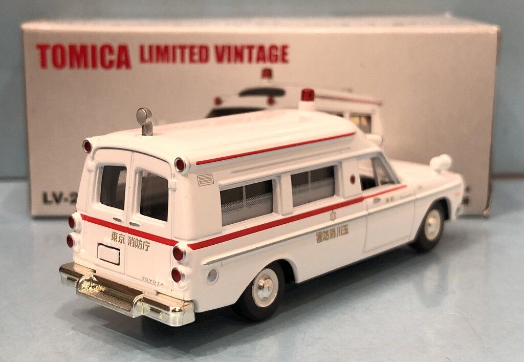 トミーテック TOMICA LIMITED VINTAGE トヨタ 救急車 FS45V型 玉川
