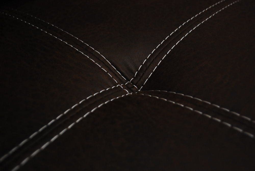 ３人掛けソファー 落ち着きのあるモダンデザイン