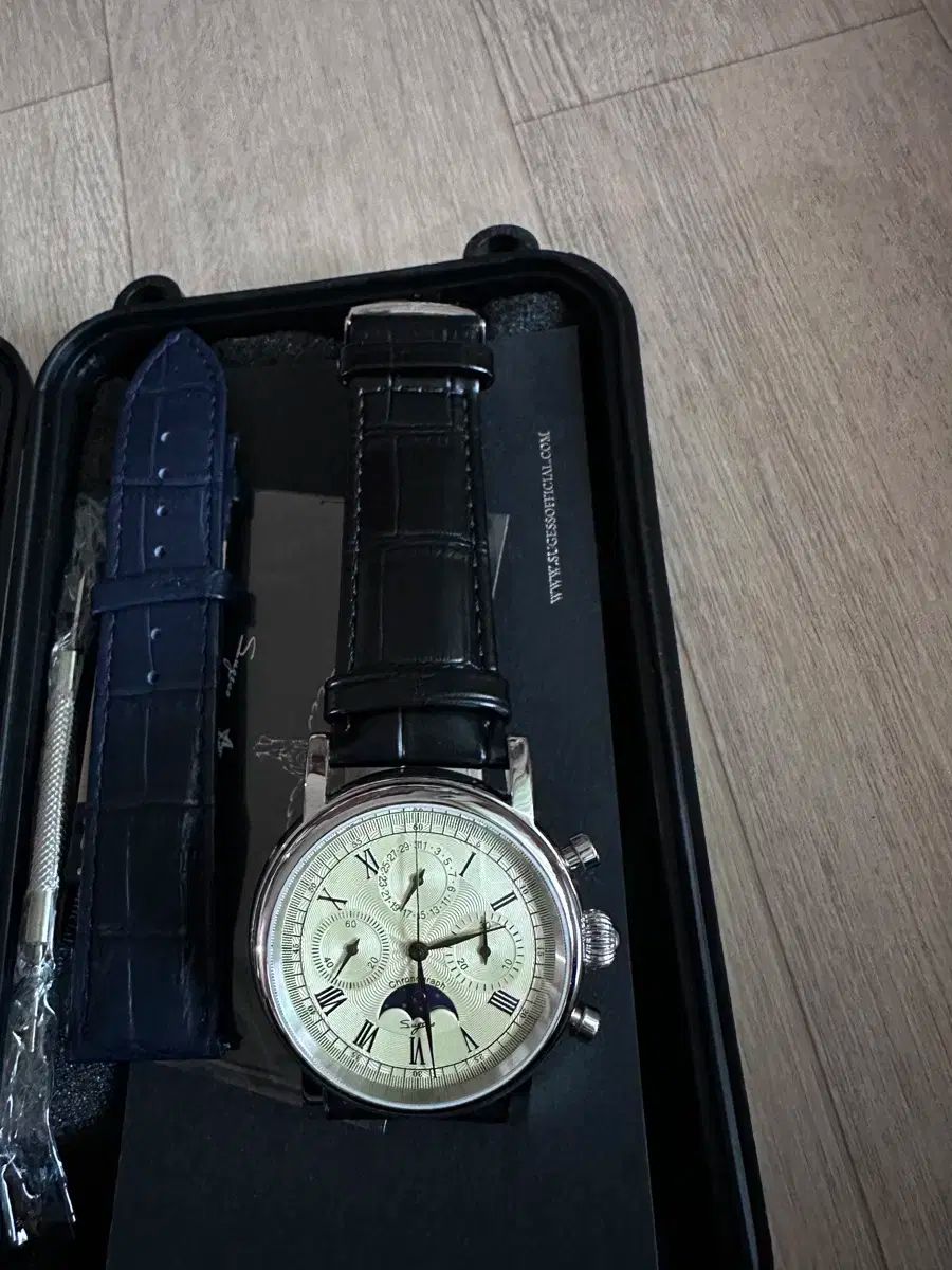 SUGESS 自動巻ムーンフェイズ 裏スケ Amazon | SUGESS れたスワン