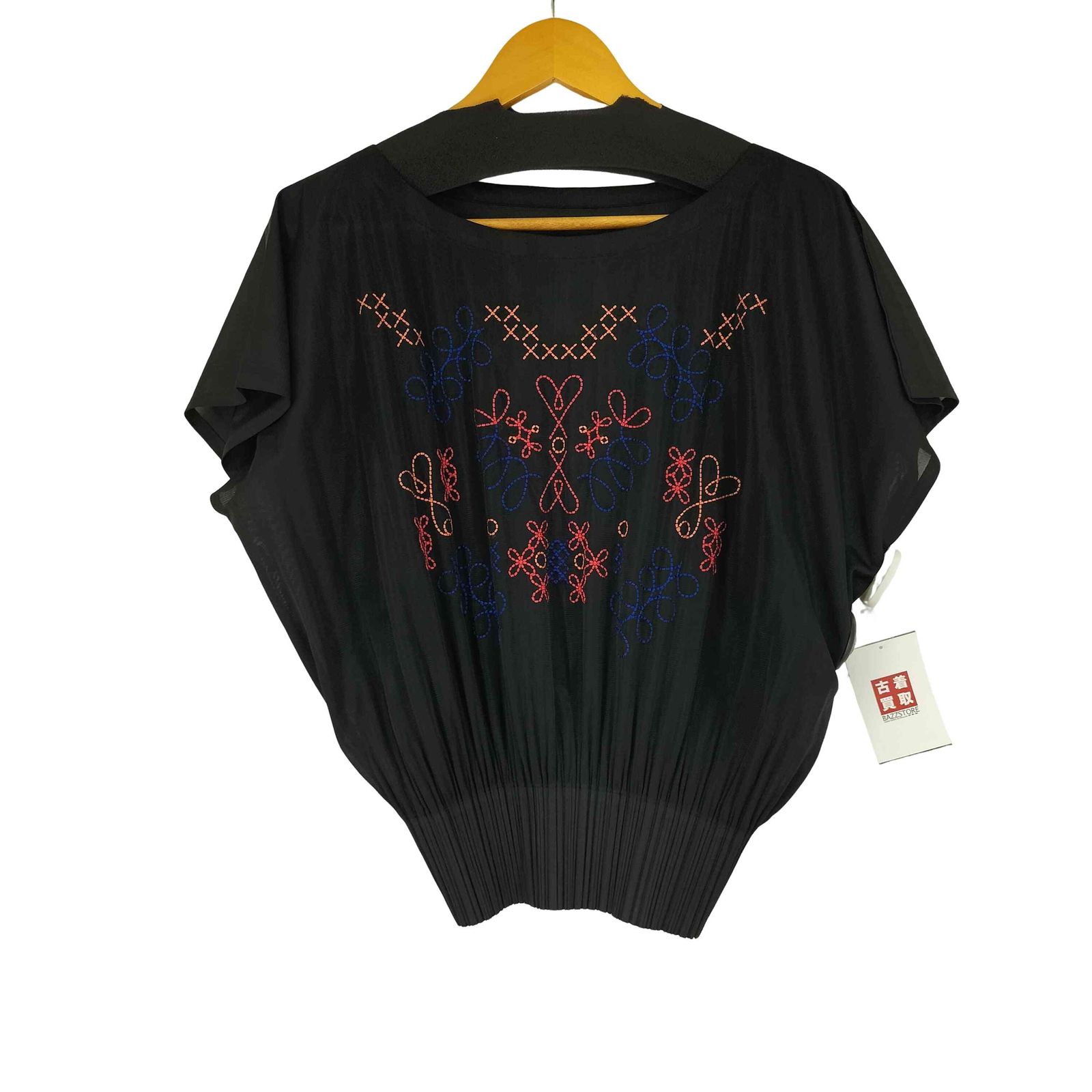 イッセイミヤケｍｅ　プリーツ加工ブラウス me ISSEY MIYAKE – ISSEY MIYAKE ONLINE STORE