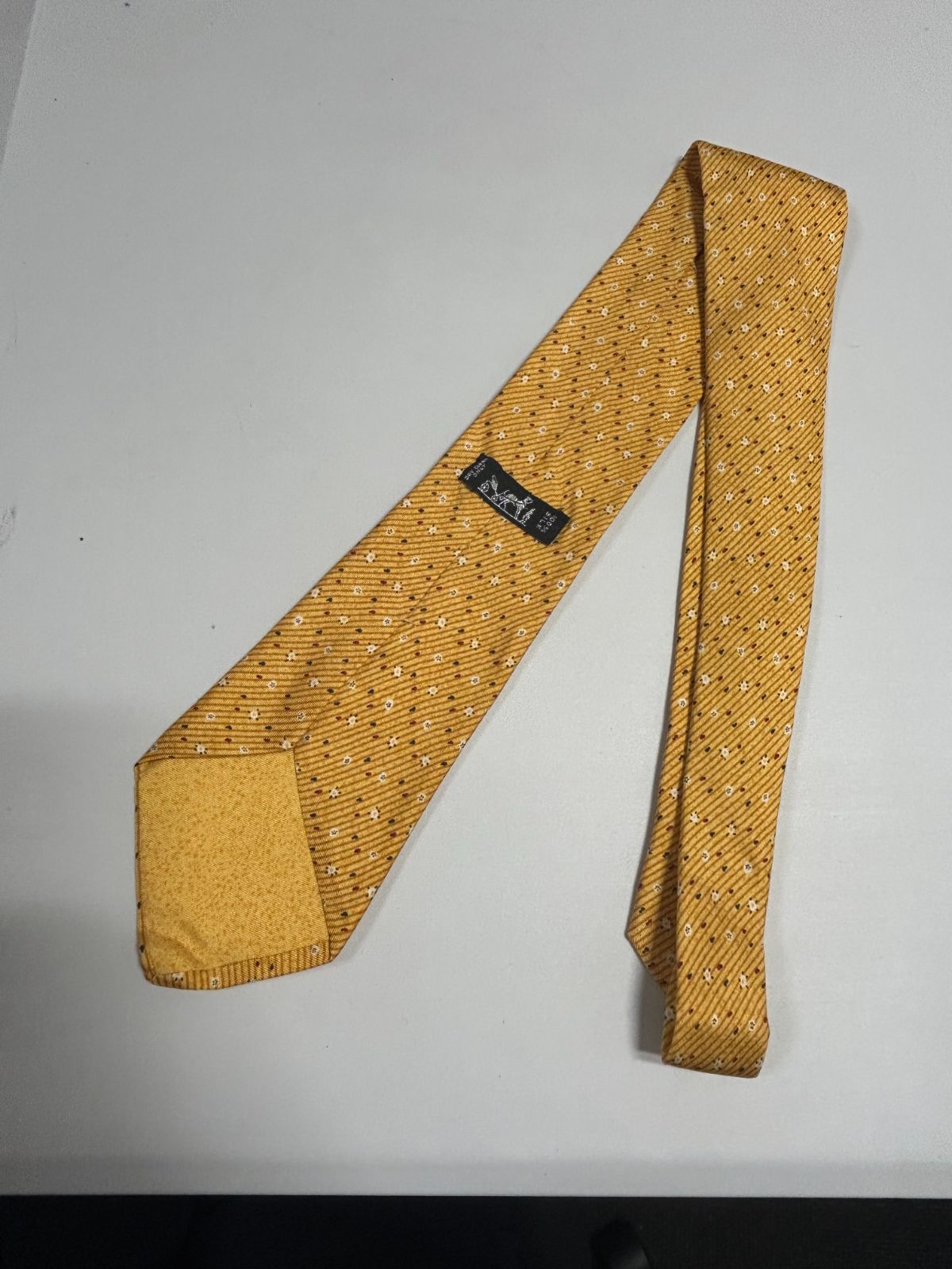 ✨新品未使用✨エルメス ネクタイ イエロー 花柄 シルク100% HERMÈS エルメス メンズ ネクタイ 小花柄 イエロー シルク100