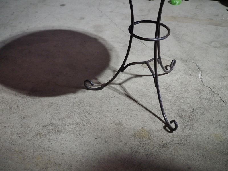 素敵なタイル天板とアイアン足の丸テーブル 昭和中期