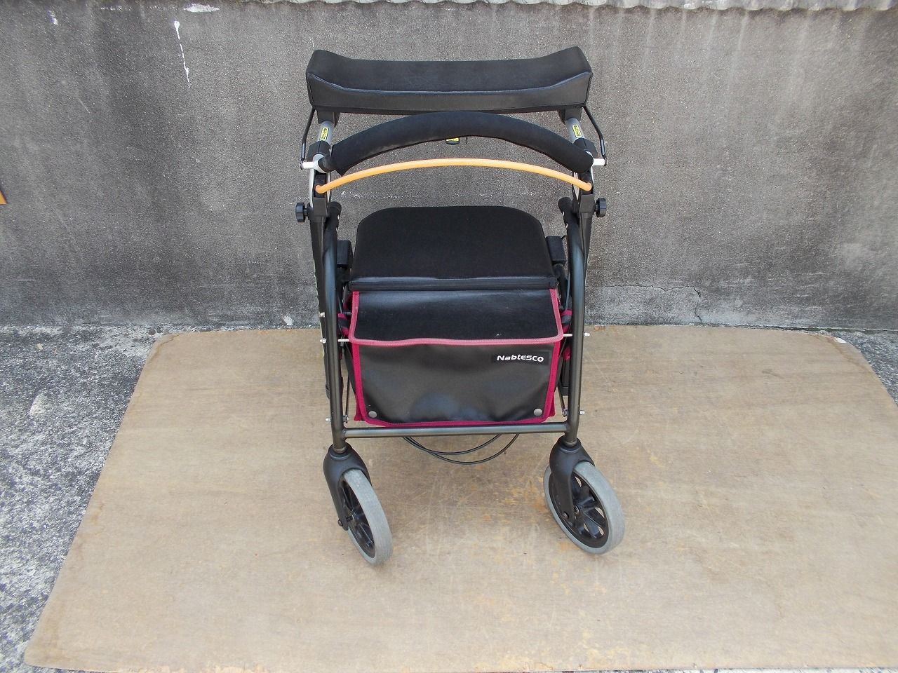 前腕支持型歩行車 REHAMO