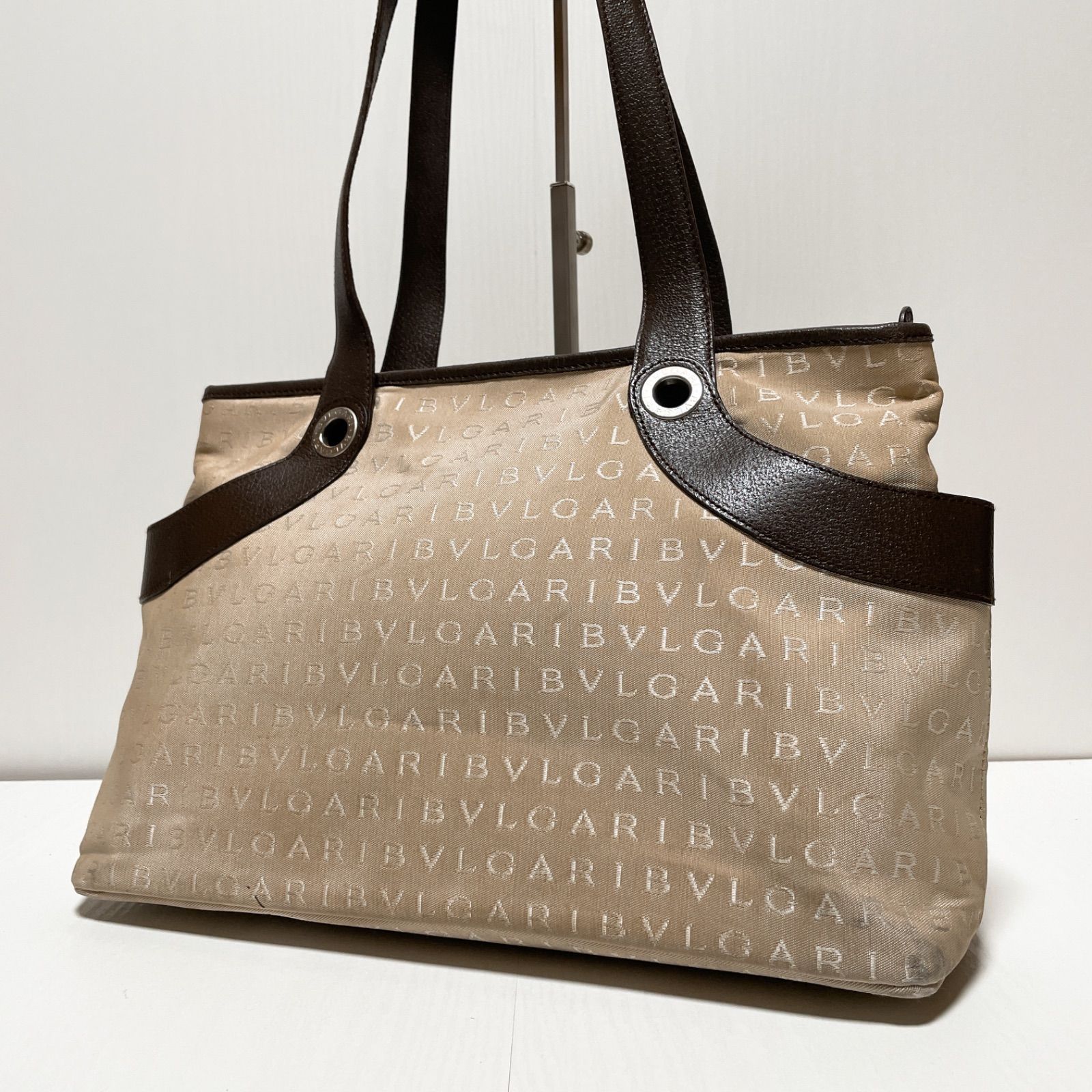 BVLGARI ブルガリ トートバッグ ハンドバッグ ショルダーバッグ 肩掛け ロゴマニア シルバー金具 アイボリー ベージュ B318
