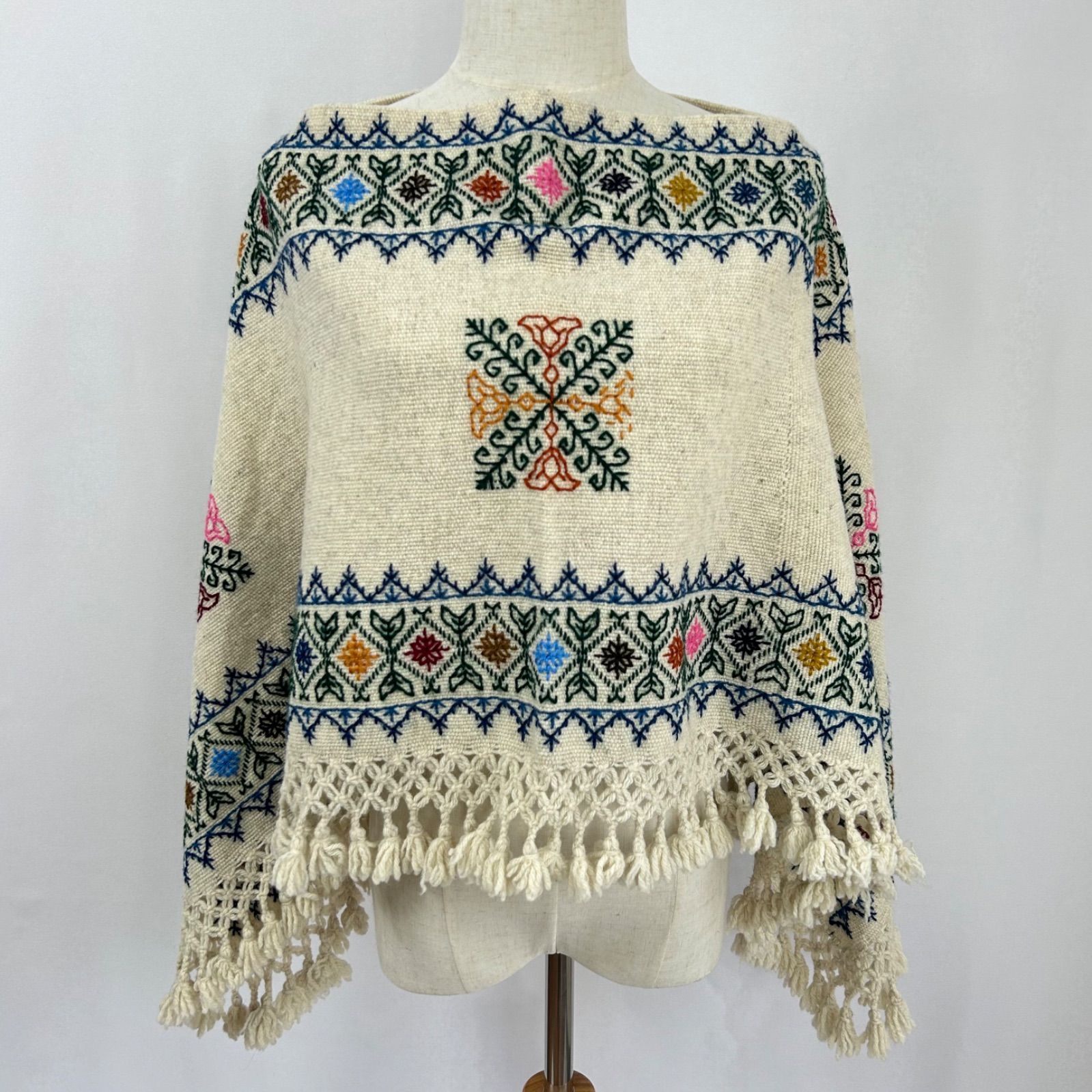 ビンテージ 刺繍デザイン 民族柄 フリンジ ポンチョ ケープ 輸入古着
