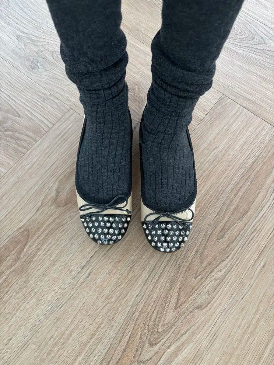 MIU MIU ミュウミュウ スタッズフラットシューズ