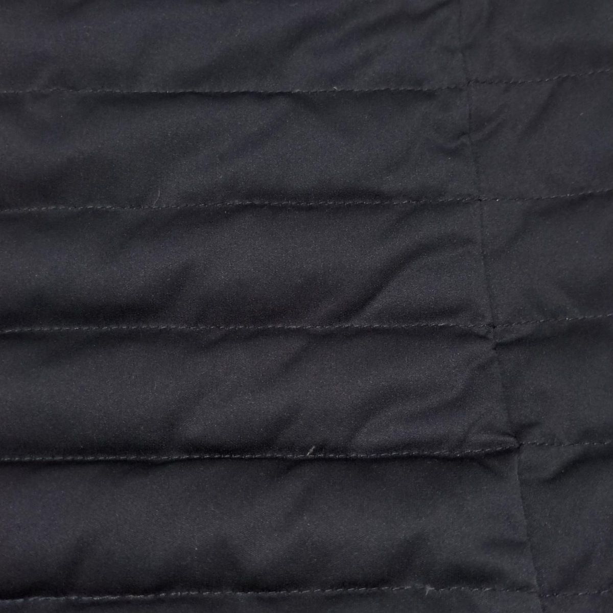 ダークネイビー×白