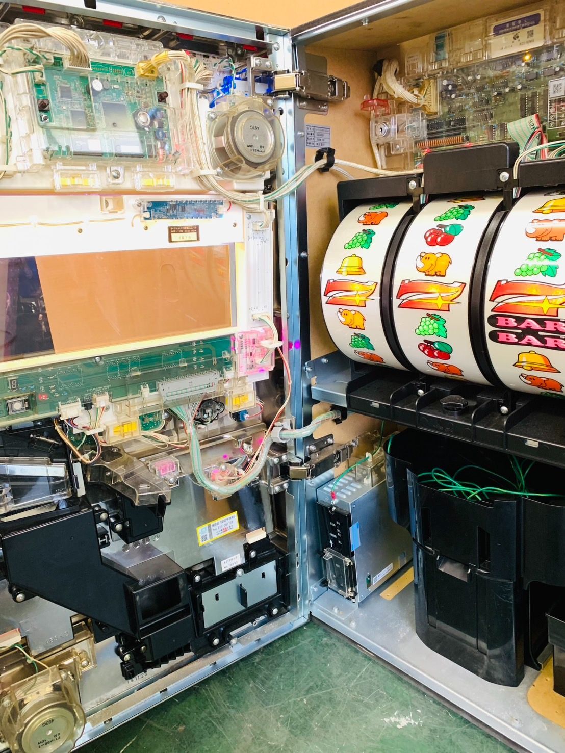 コイン不要機付き