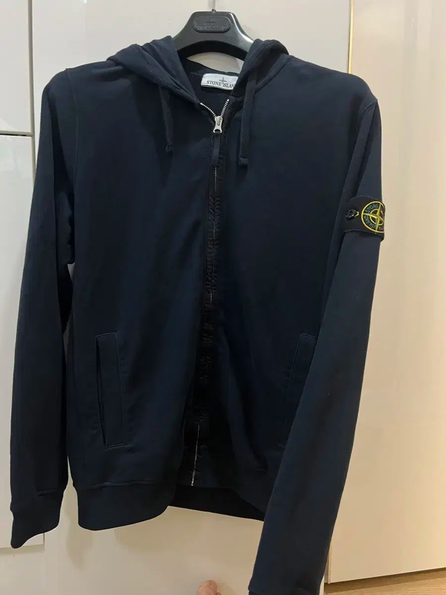 25fw STONE ISLAND ストーンアイランド L パーカージップアップ