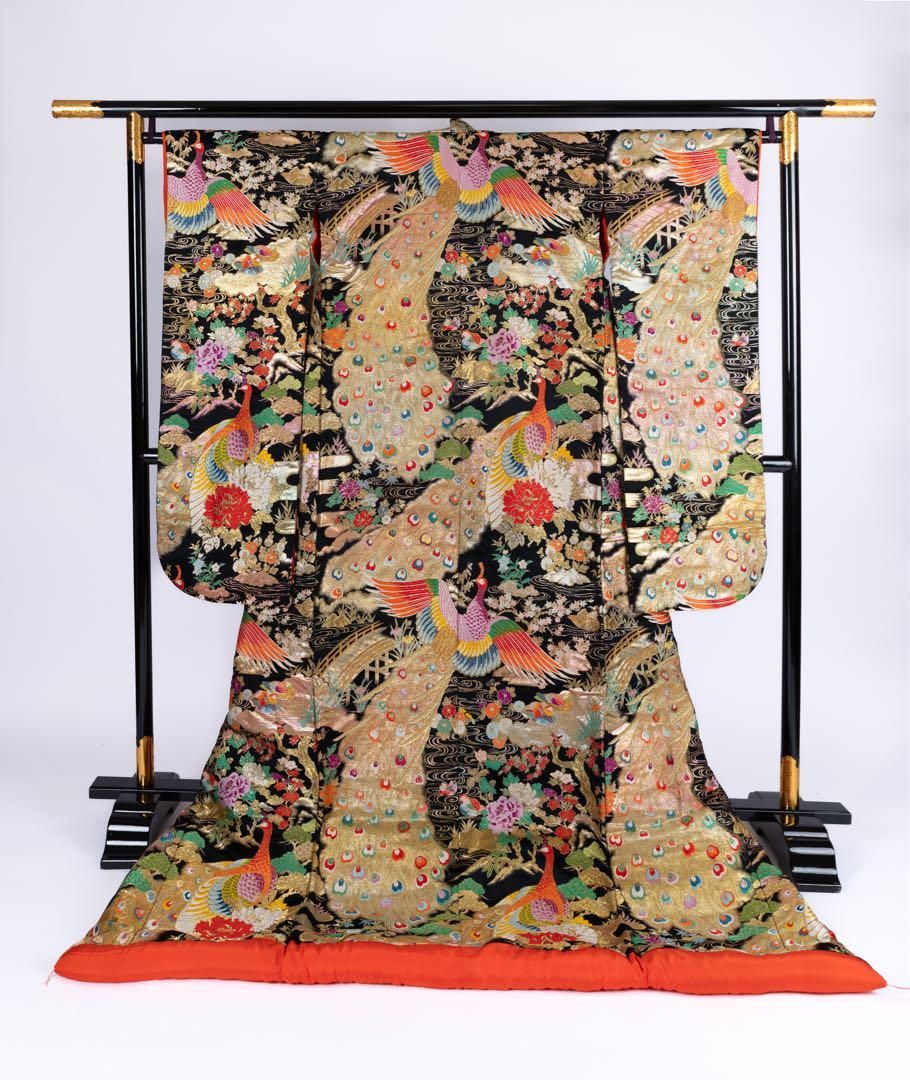 50%OFF! 125,000円→62,500円】花嫁色打掛け 黒色/金刺繍 孔雀/牡丹 
