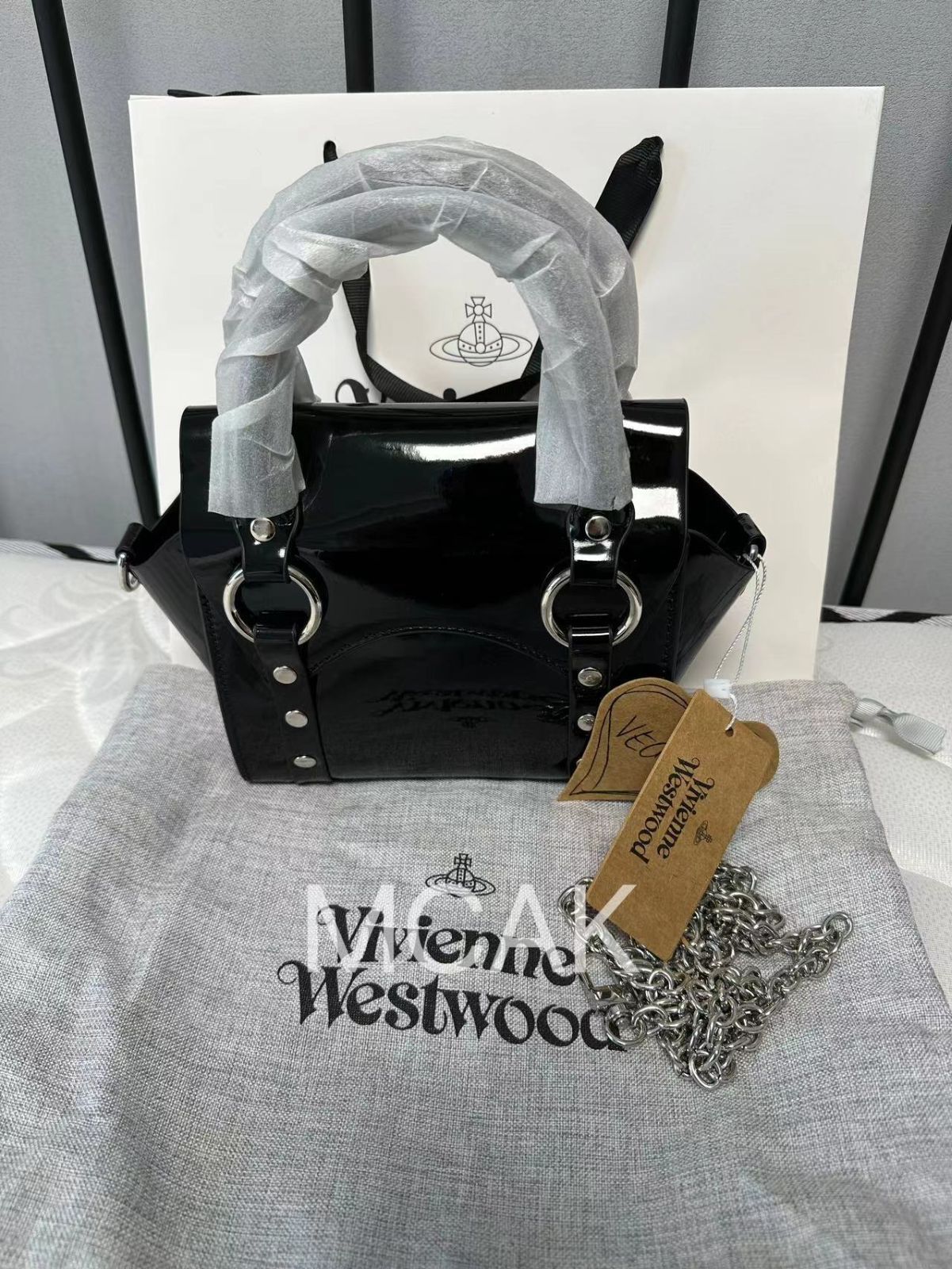 美品 Vivienne Westwood BETTY ヴィヴィアン ウエストウッド ハンドバッグ クロスボディバッグ ショルダーバッグ トートバッグ  ブラック レディース ファッション - ショルダーバッグ