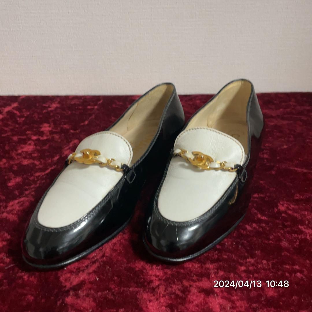 シャネルターンロックエナメルローファー
