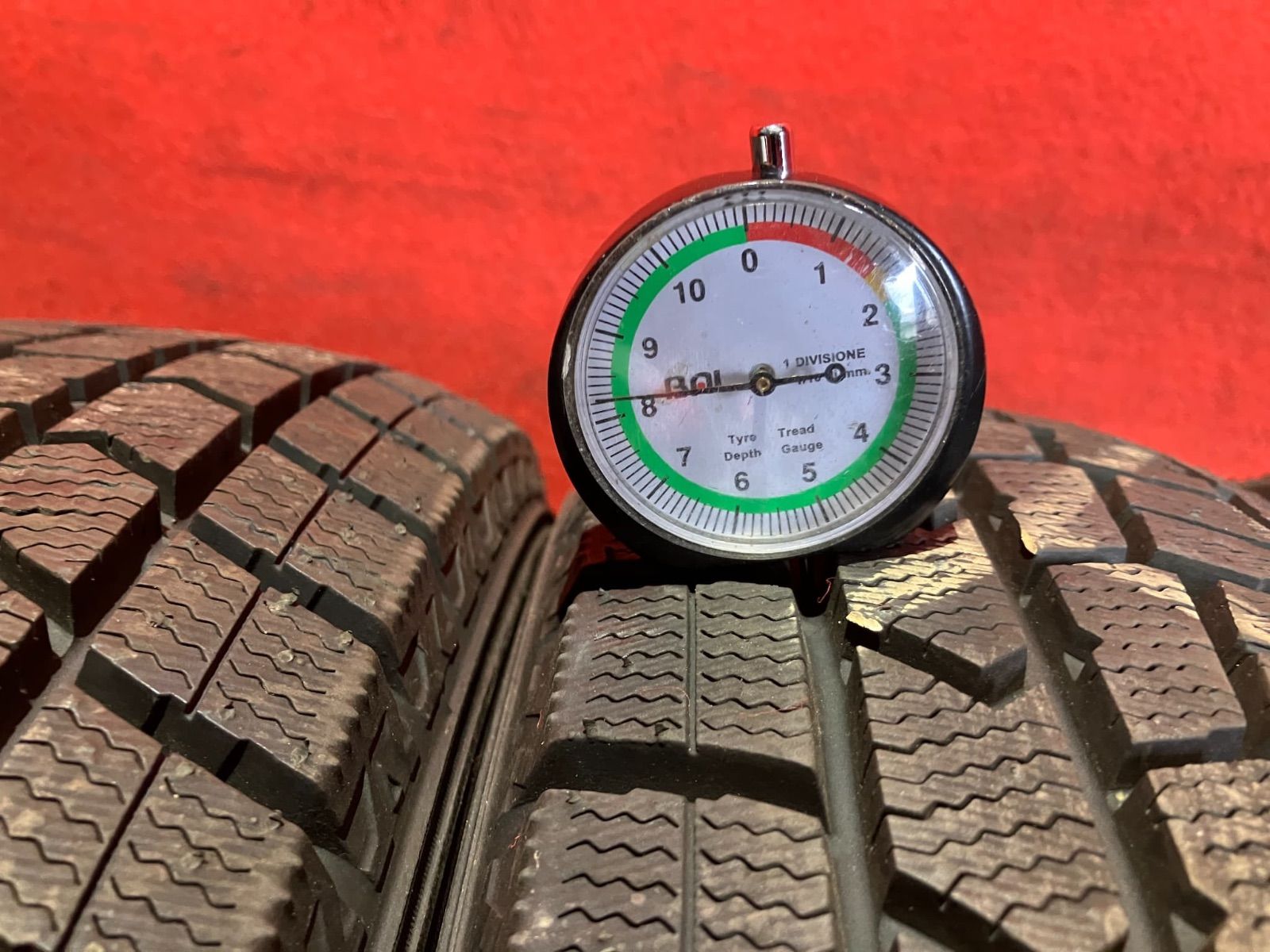 スタッドレスタイヤ