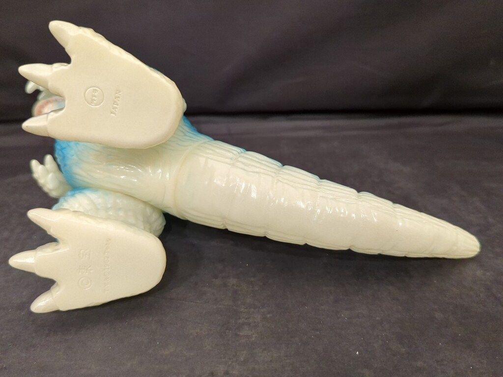 世紀の大怪獣東宝怪獣シリーズ キンゴジ蓄光ブルースプレー