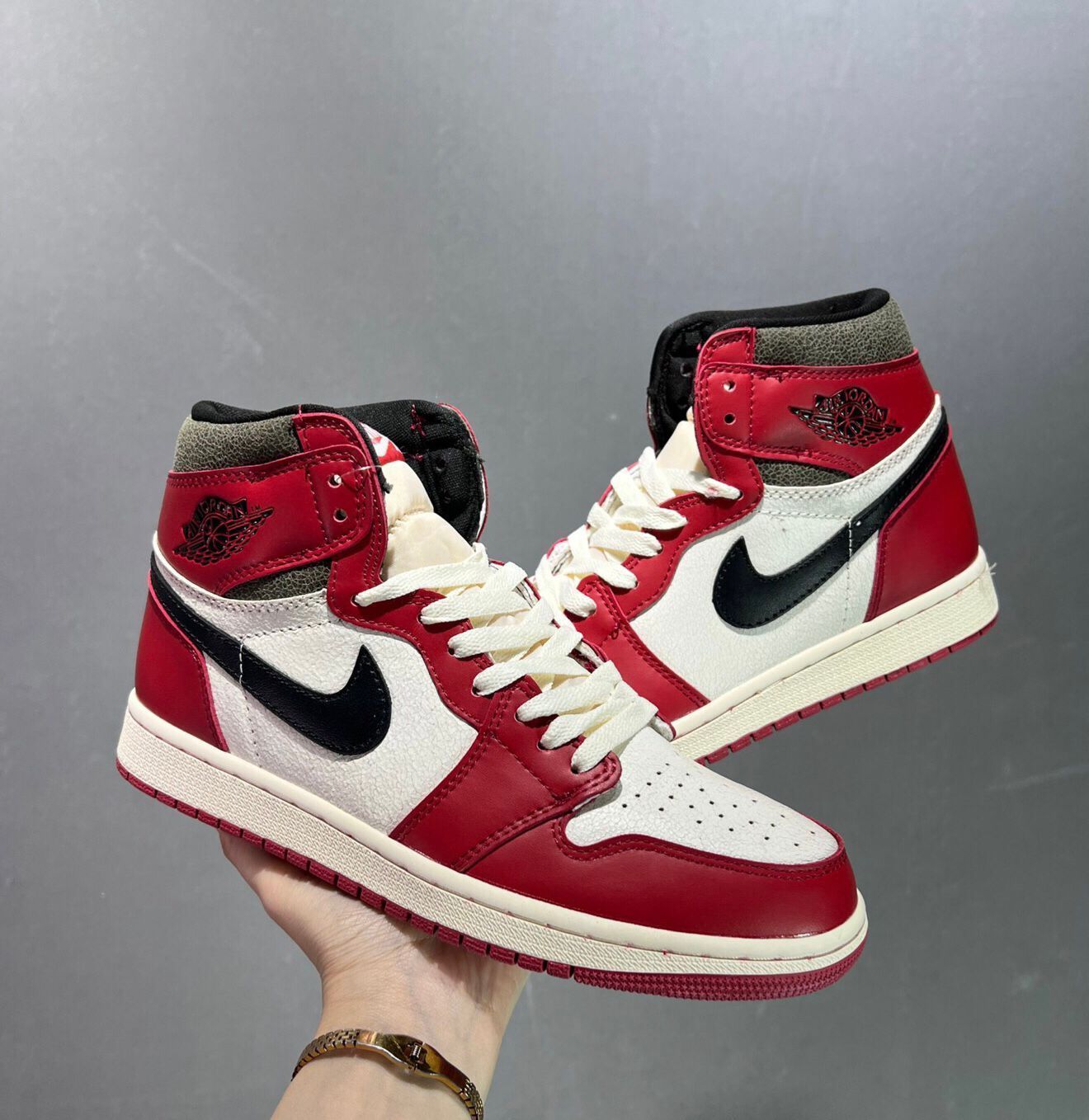 新品未使用 NIKE ナイキ エアジョーダン 1 Retro High シカゴ 期間限定 男女兼用 並行輸入品 - メルカリ