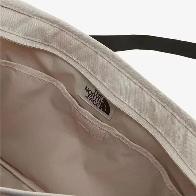 新品未使用 ノースフェイス ショルダーバッグ バッグ THE NORTH FACE ホワイトラベルメッセンジャーバックミジウム NN2PP01 MESSENGER BAG